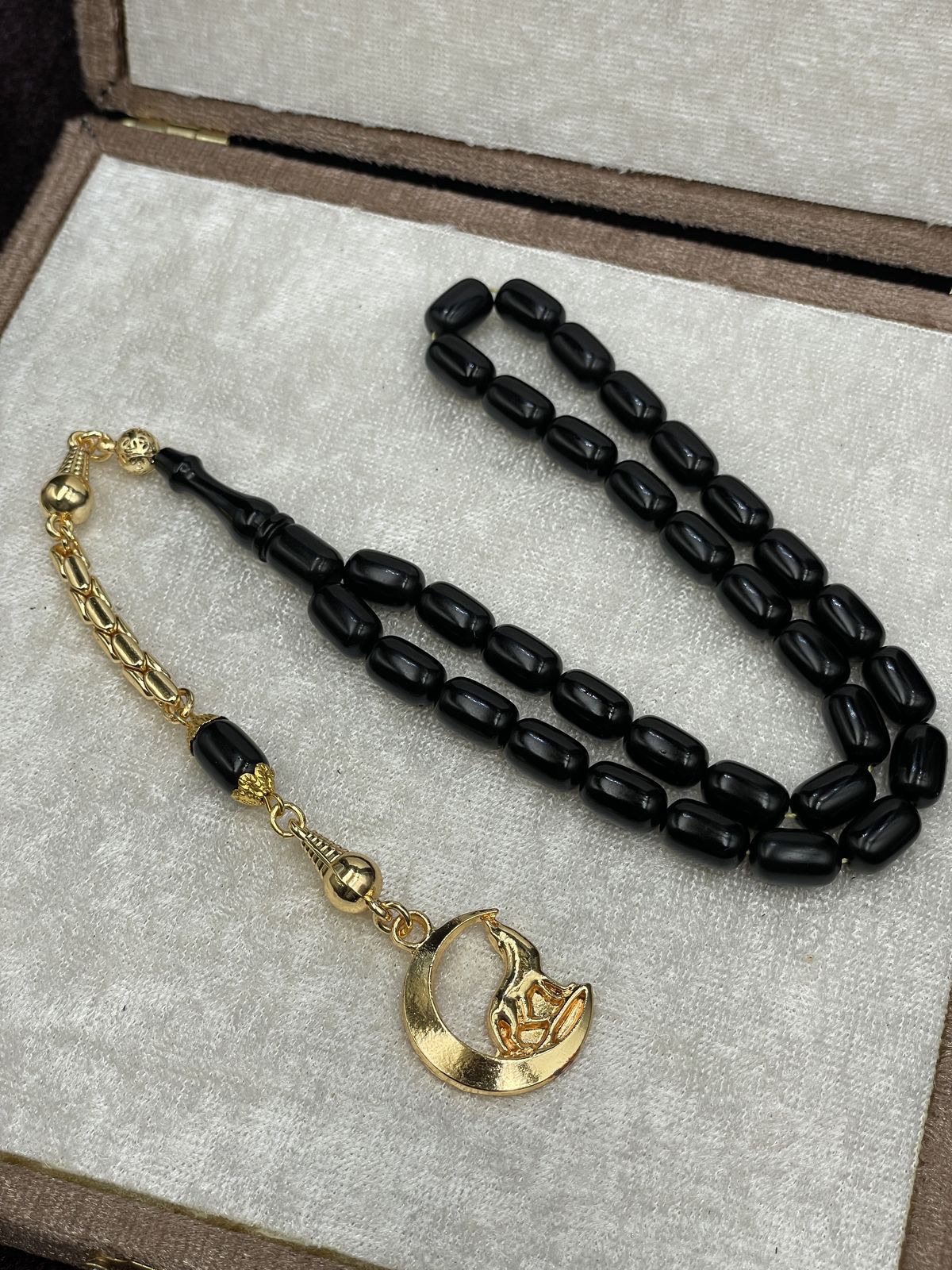 Gold Renkli Bozkurt Uçlu Siyah Sıkma Kehribar Tesbih (10x7 mm)