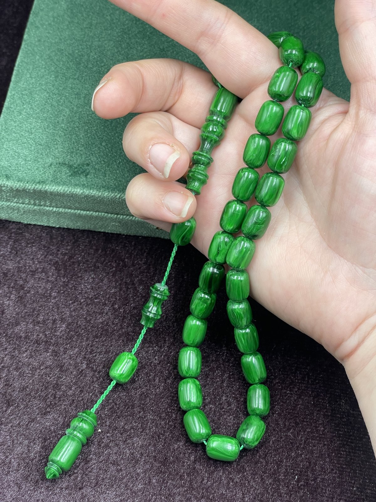 Püskülsüz Tane Sonlu Zümrüt Yeşili Kanayan Baga Katalin Tesbih (8x11 mm)