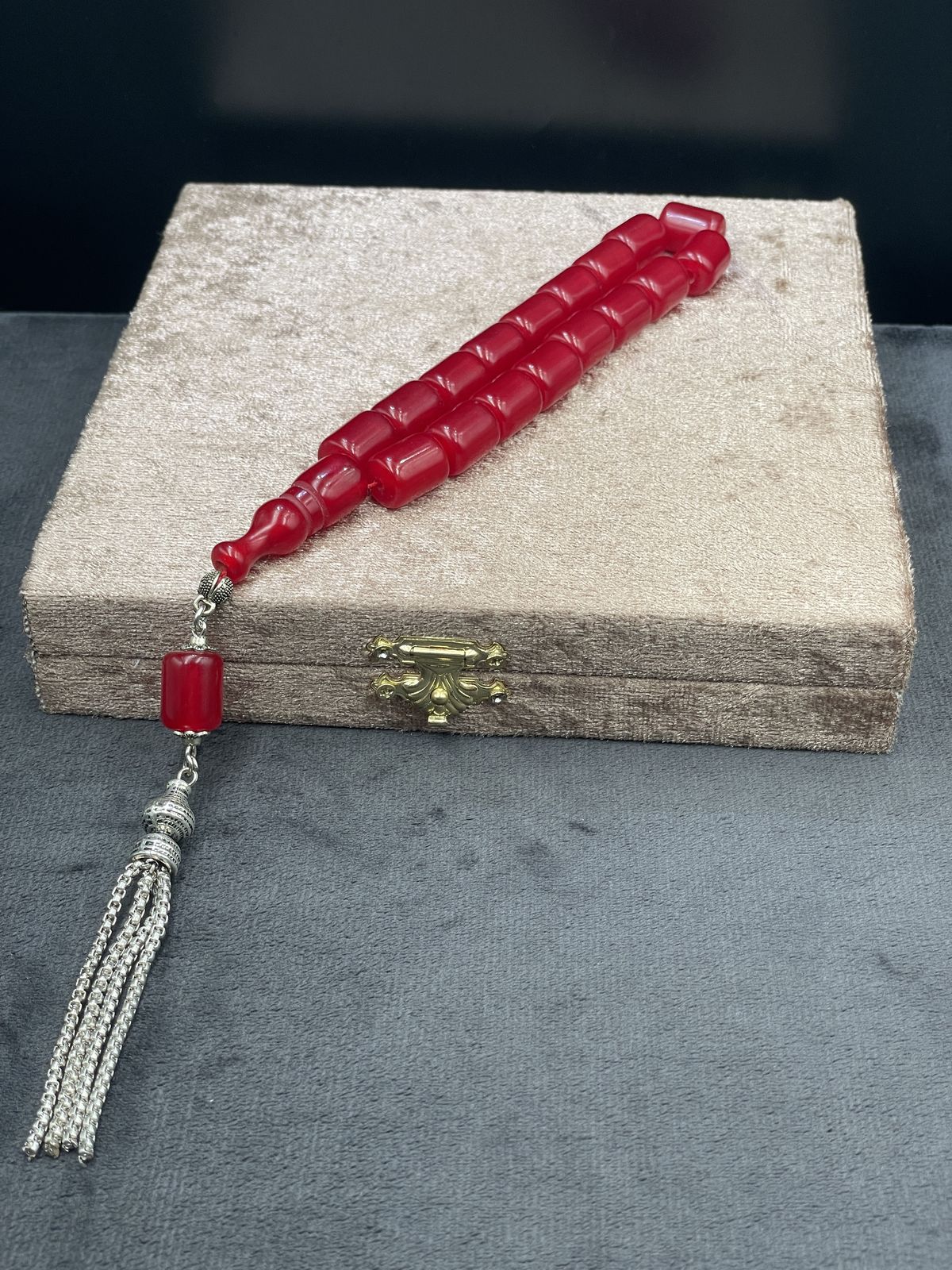 Efe Boy Alpaka Zincir Püsküllü Vişne Kırmızı Sıkma Kehribar Tesbih (11x14 mm)